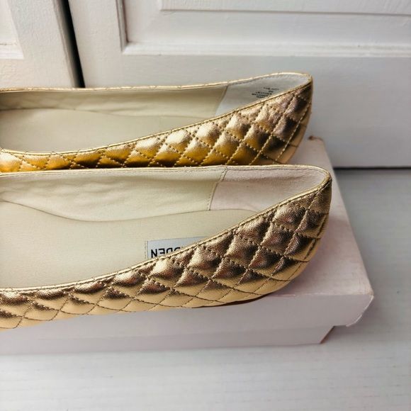 *NEW* STEVE MADDEN The Hot Gold Leather Quilted Pointed Toe Flats