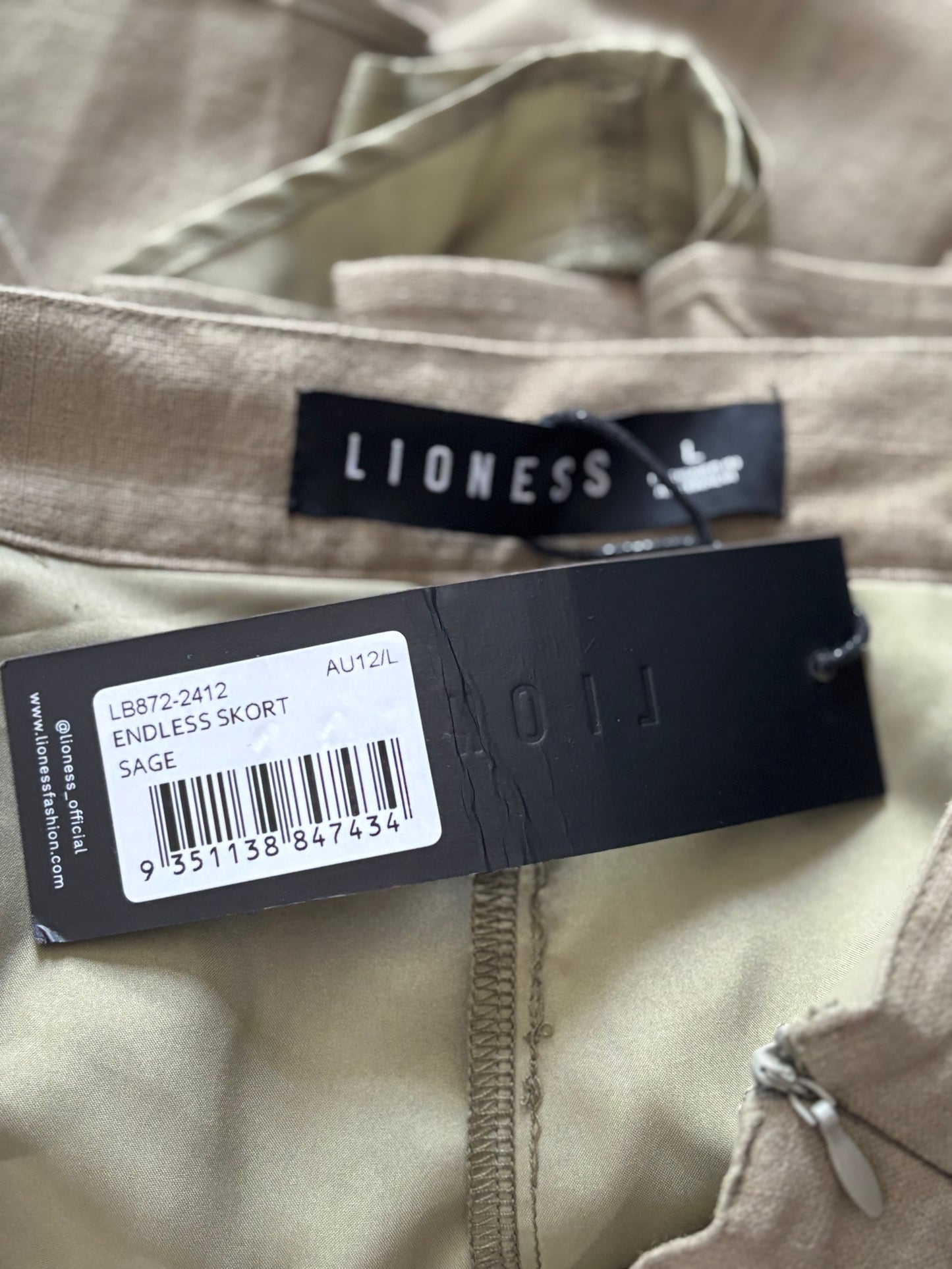 New LIONESS Sage Endless Mini Skort Size Large