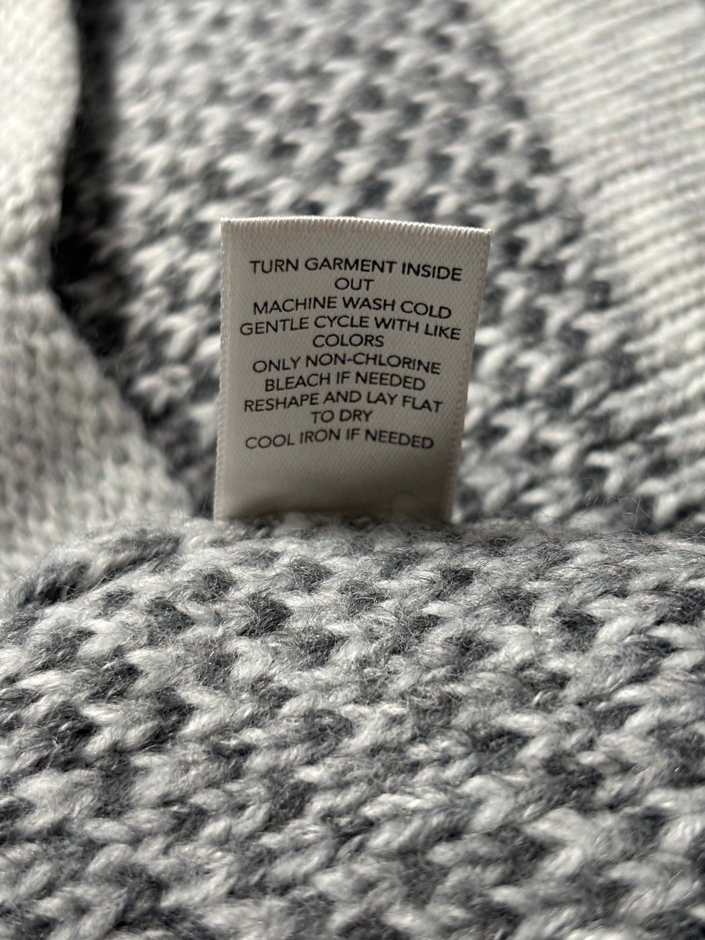 New CHRISTOPHER & BANKS Gray Plaid Knit Button-Front Cardigan Sweater Size Medium