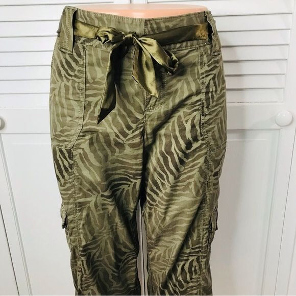 EXPRESS Green Zebra Belted Capris Pants Size 8
