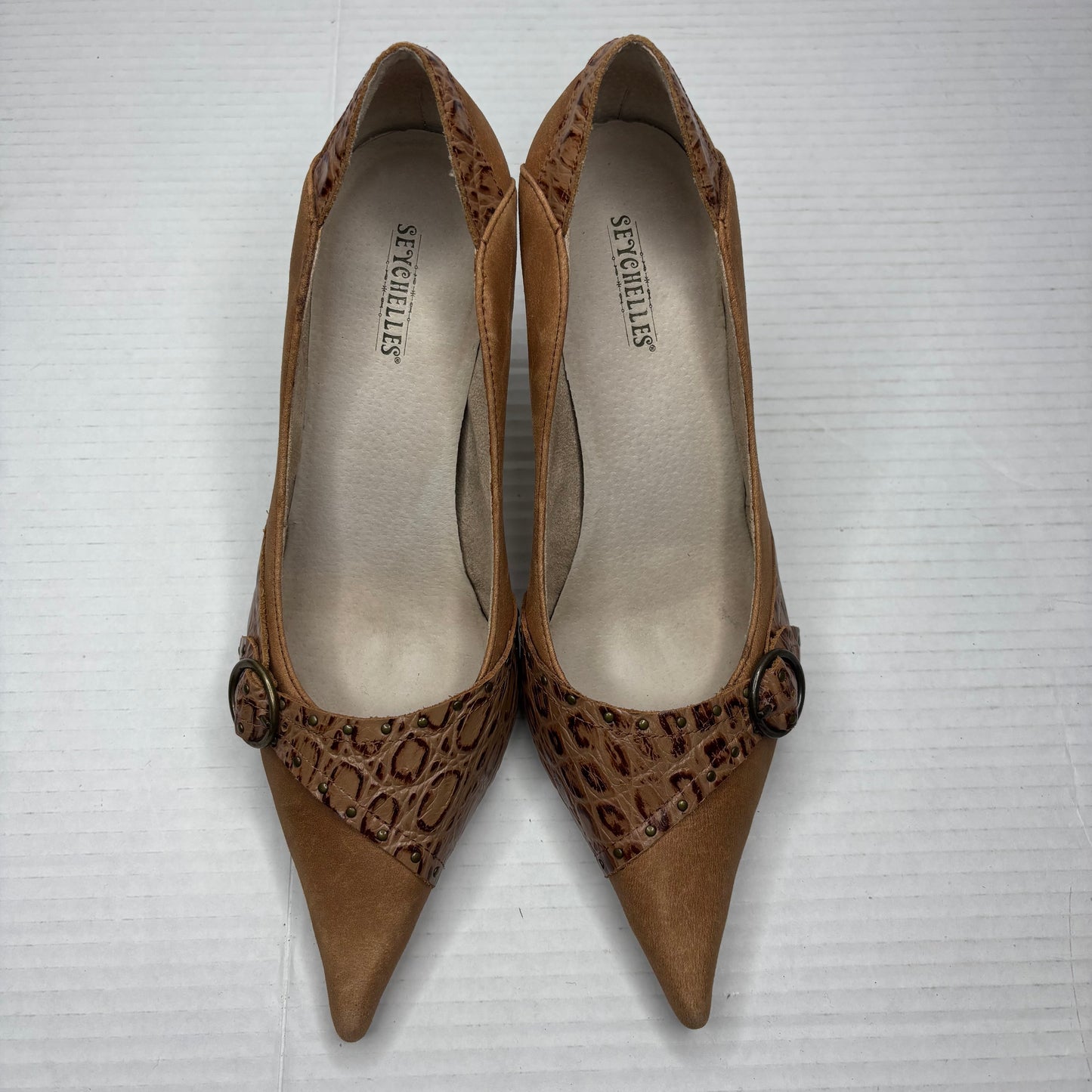 SEYCHELLES Pointed Toe Buckle Tan & Croc Embossed Leather Pumps Size 8