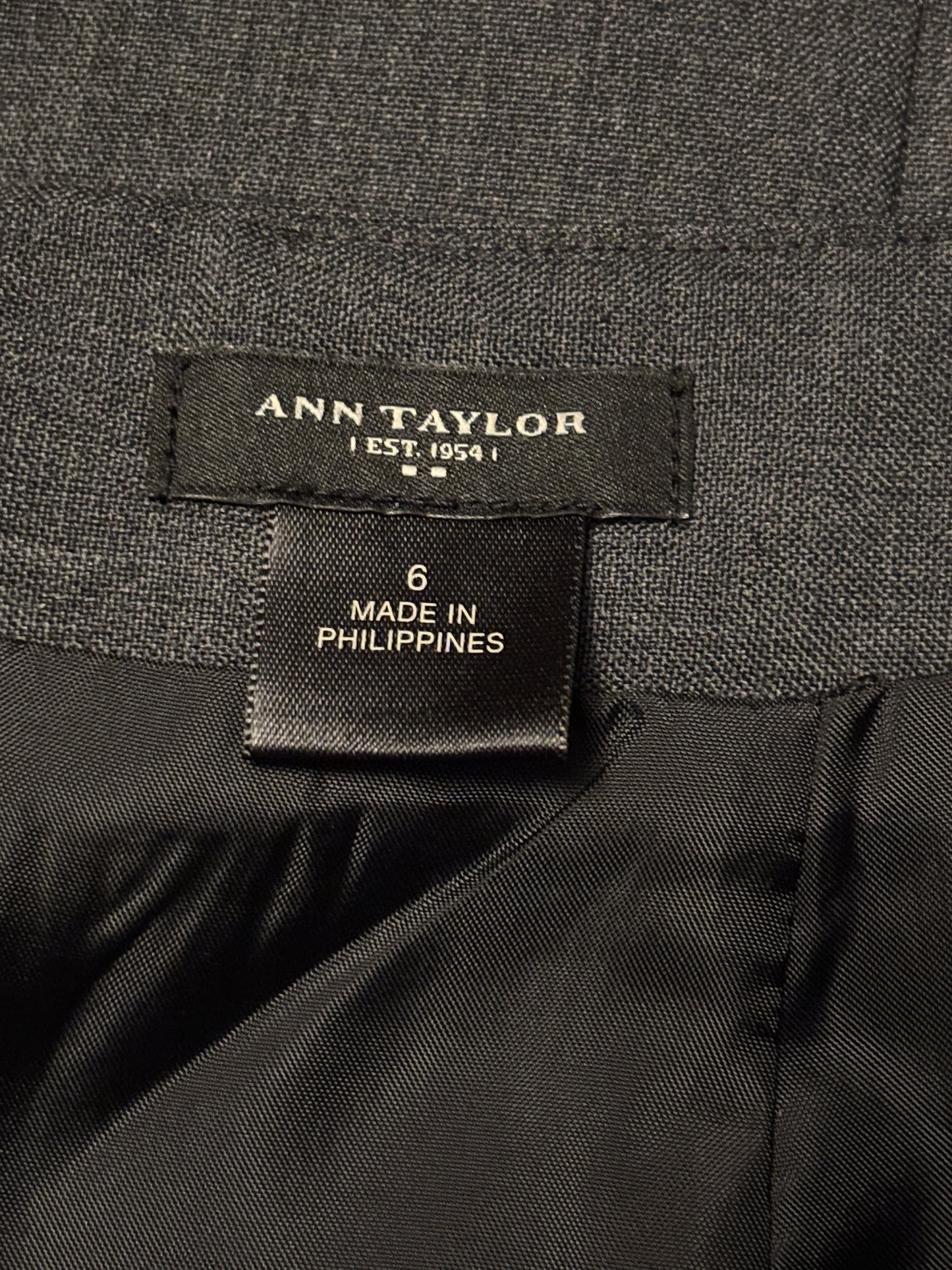 ANN TAYLOR Classic Grey Pencil Skirt Size 6