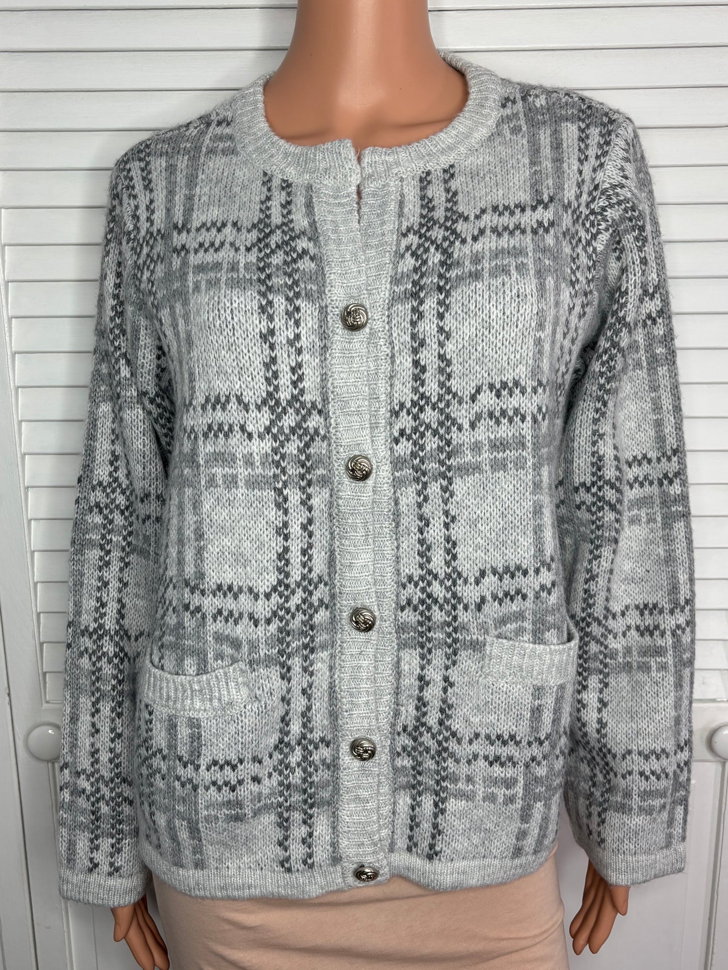 New CHRISTOPHER & BANKS Gray Plaid Knit Button-Front Cardigan Sweater Size Medium