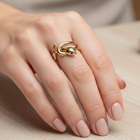 FINOLA’S JEWEL BOX 14K Gold Snake Ring with Sapphire Eyes Size 7