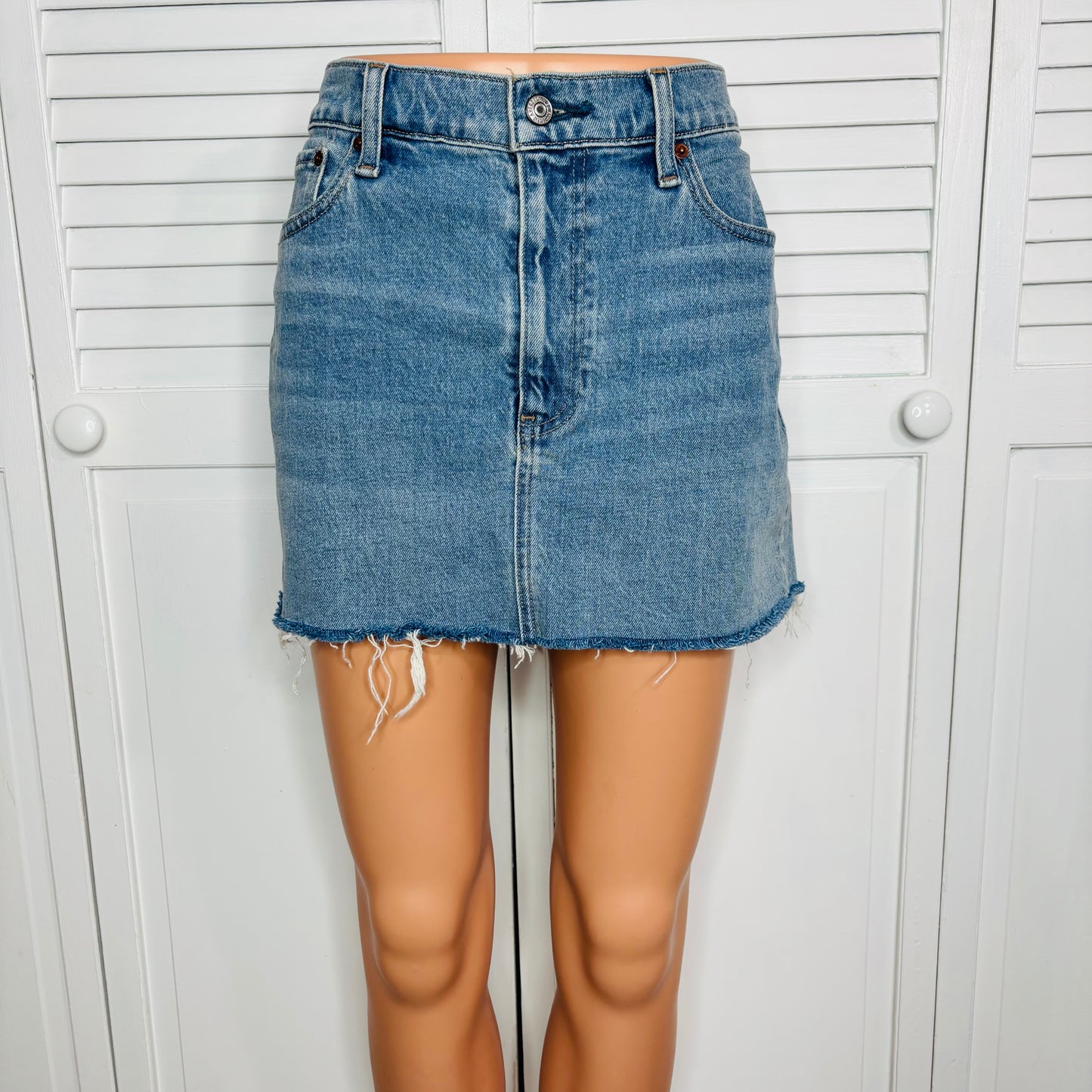 ABERCROMBIE & FITCH Mid Rise Denim Mini Skirt Size 28
