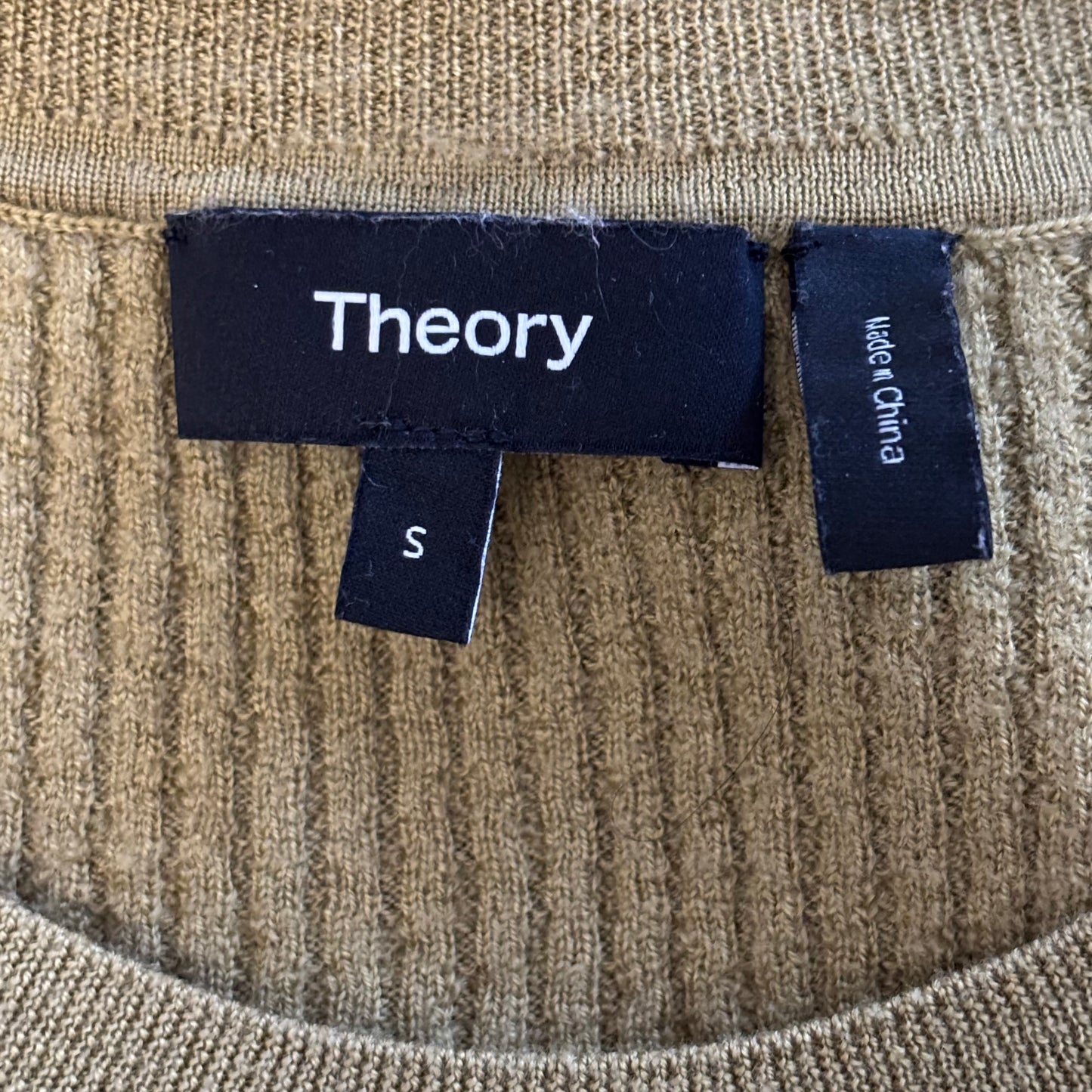 THEORY Moving Rib Tee in Green Size Small