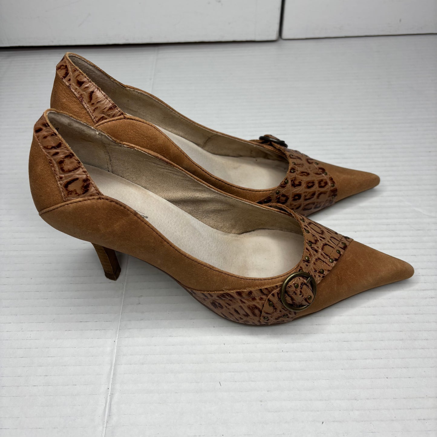 SEYCHELLES Pointed Toe Buckle Tan & Croc Embossed Leather Pumps Size 8