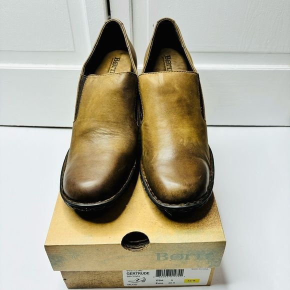 *NEW* BORN Gertrude Brown Mudd Block Heel Shoes Size 9