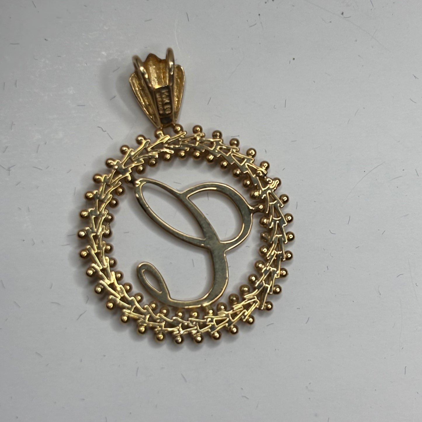 IMPERIAL GOLD 14K Yellow Gold Script Initial "C" Wreath Pendant