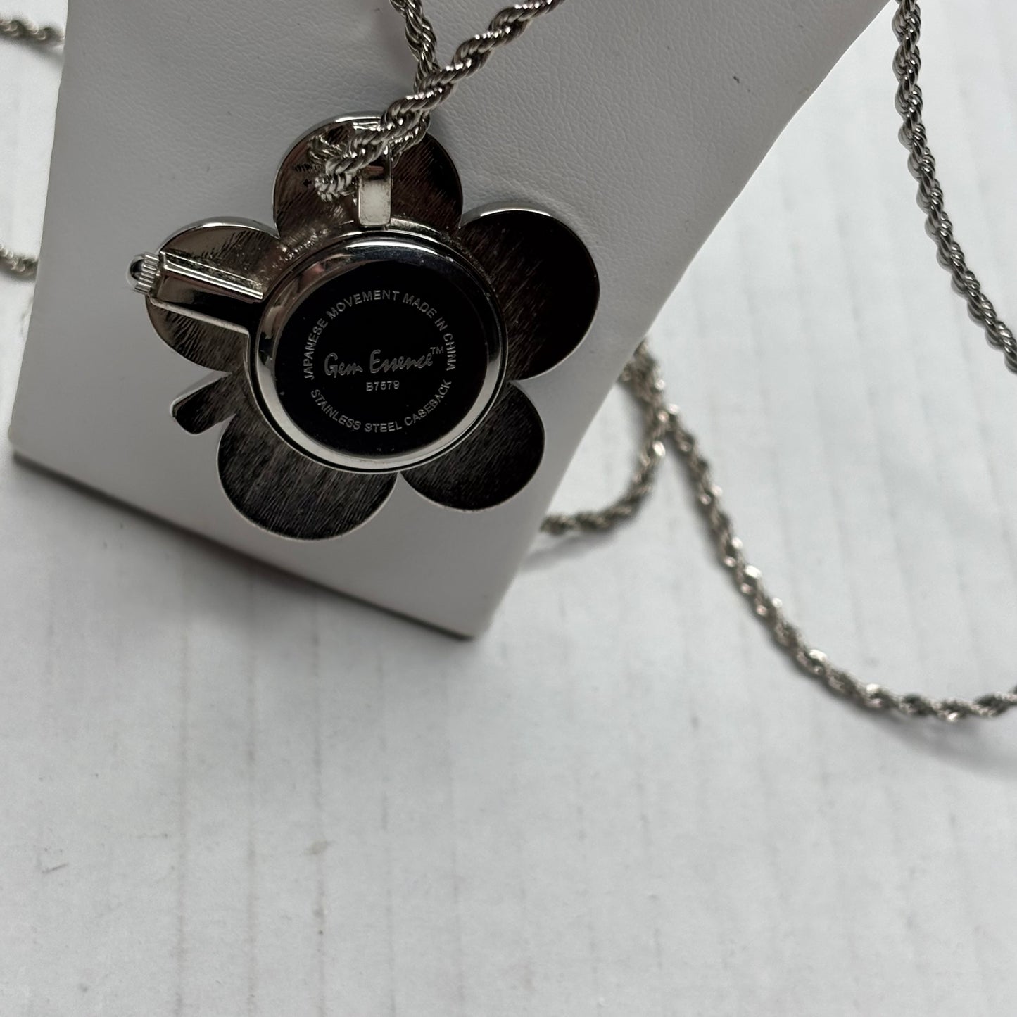 GEM ESSENCE Flower Pendant Watch
