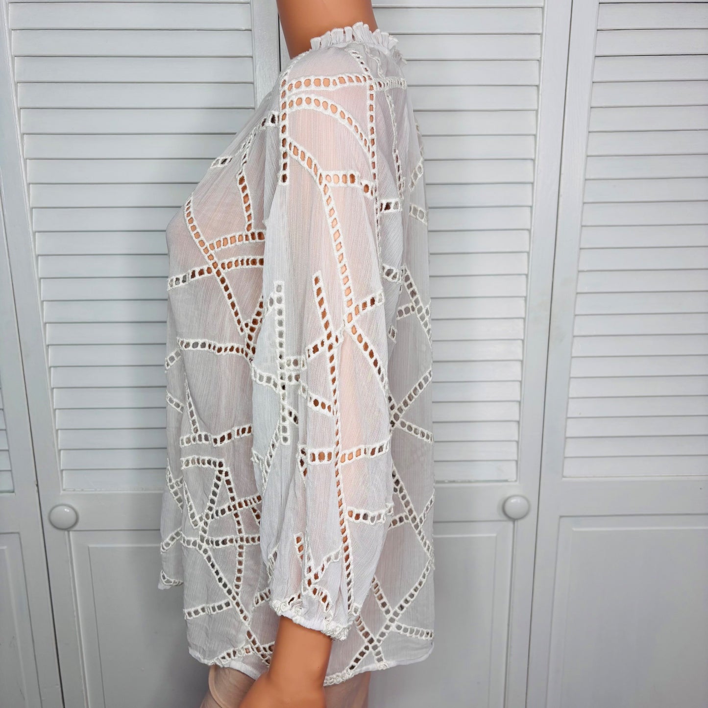 CABALLERO White Sheer Lightweight V-Neck Blouse Size Large