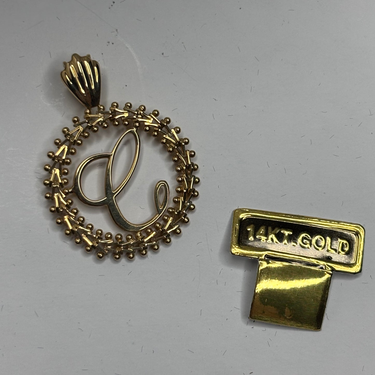 IMPERIAL GOLD 14K Yellow Gold Script Initial "C" Wreath Pendant