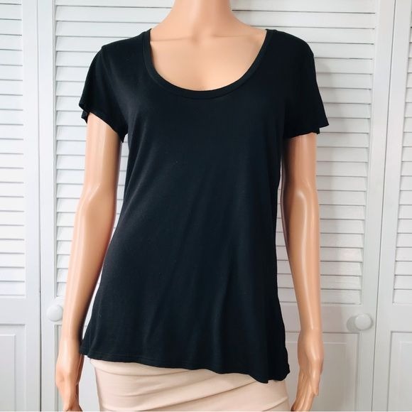 MODERN LUXURI Black Label Katrina U Neck Tee Size M *NEW*