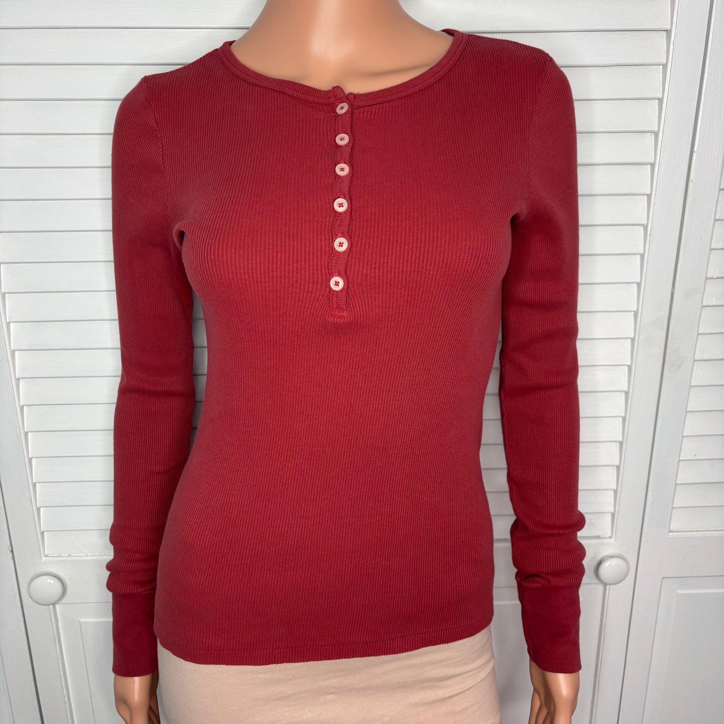 New BRANDY MELVILLE Dark Red Ribbed Zelly Henley Top