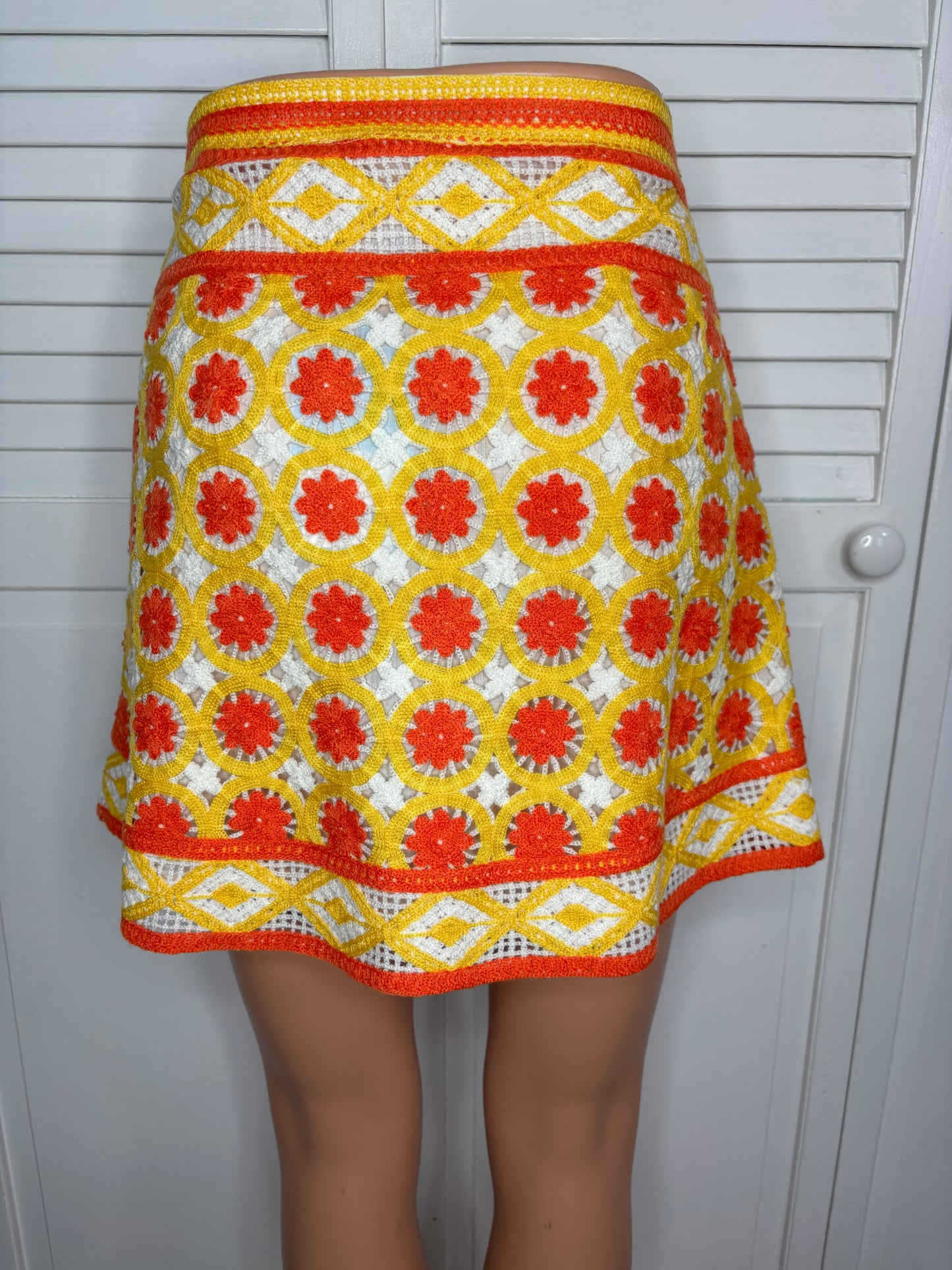 New CHELSEA & VIOLET Floral Blossom Crochet Mini Skirt Size Medium
