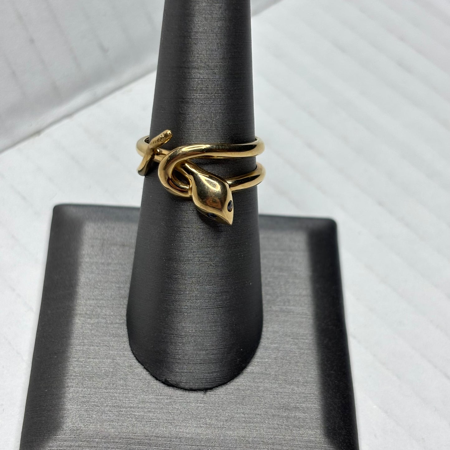 FINOLA’S JEWEL BOX 14K Gold Snake Ring with Sapphire Eyes Size 7