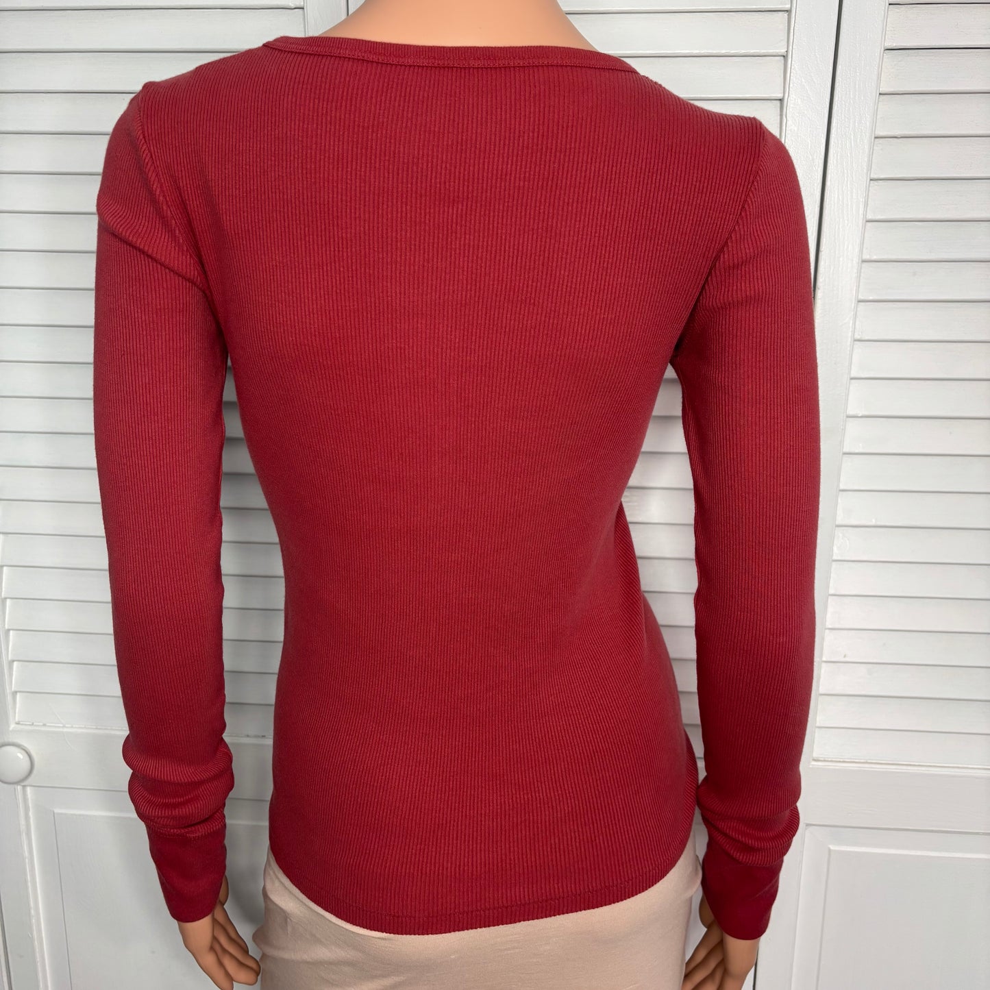 New BRANDY MELVILLE Dark Red Ribbed Zelly Henley Top