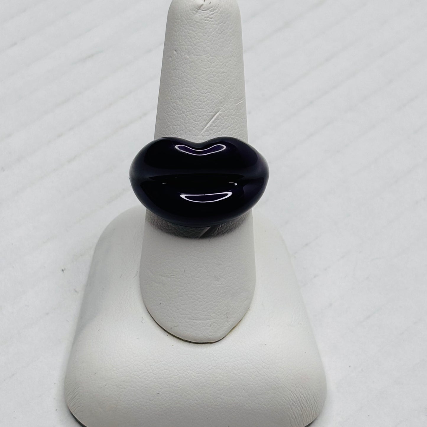 HOT LIPS By Solange Azagury-Patridge Purple Lacquer Lip Ring Size 8