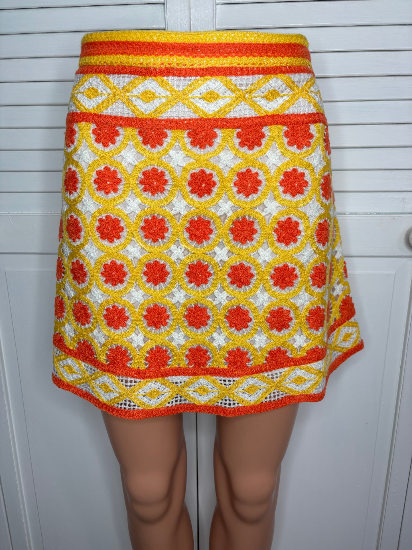 New CHELSEA & VIOLET Floral Blossom Crochet Mini Skirt Size Medium