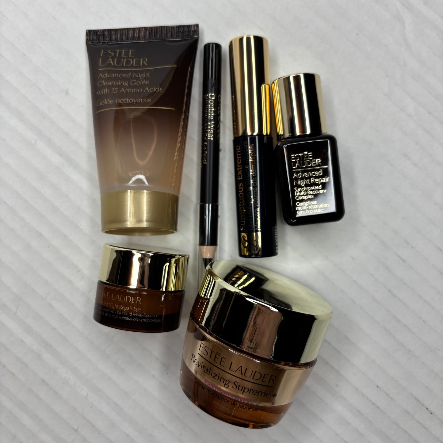 New Estée Lauder Deluxe 6-Piece Skincare & Makeup Gift Set