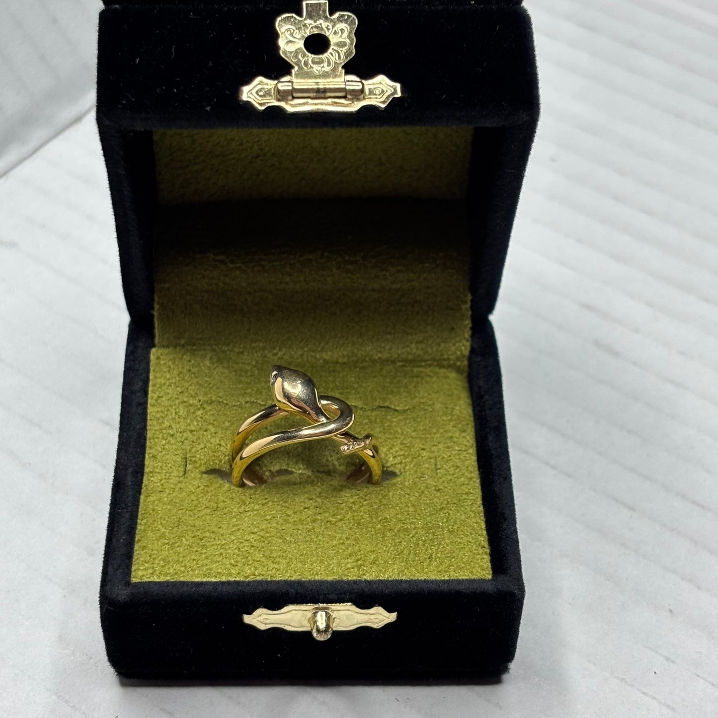 FINOLA’S JEWEL BOX 14K Gold Snake Ring with Sapphire Eyes Size 7