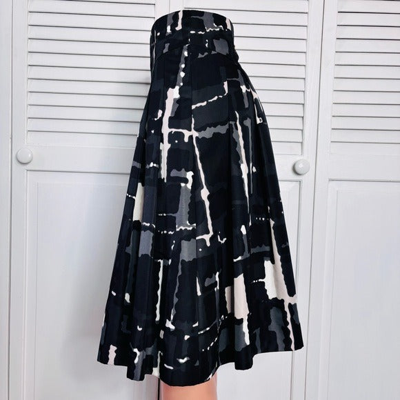 EXPRESS Design Studio Black Geometric Print Pleated Fit & Flare Skirt Size 4