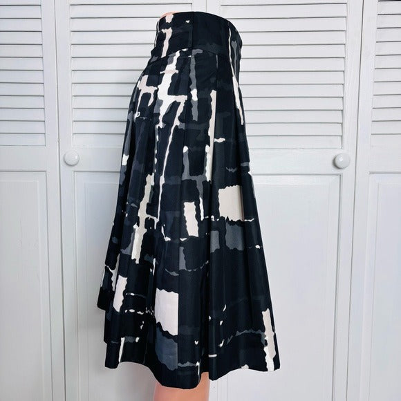 EXPRESS Design Studio Black Geometric Print Pleated Fit & Flare Skirt Size 4