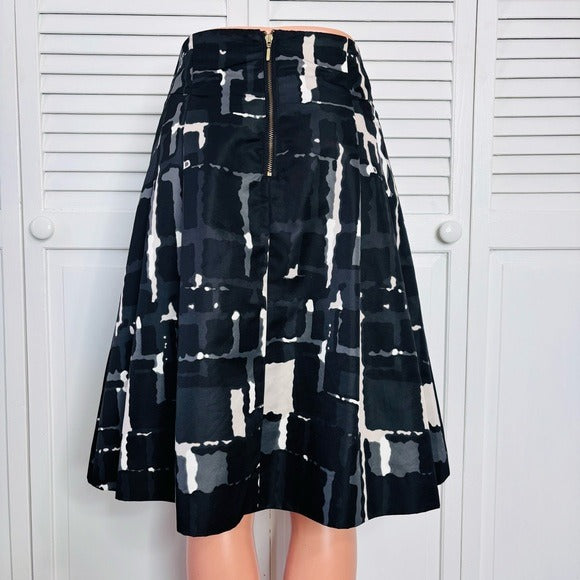 EXPRESS Design Studio Black Geometric Print Pleated Fit & Flare Skirt Size 4