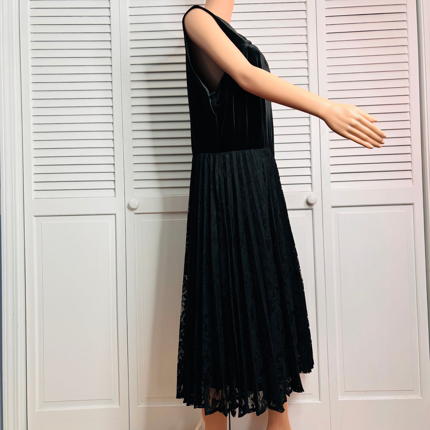 *NEW* LANE BRYANT Velvet Pleated Black Lace Midi Dress Size 22