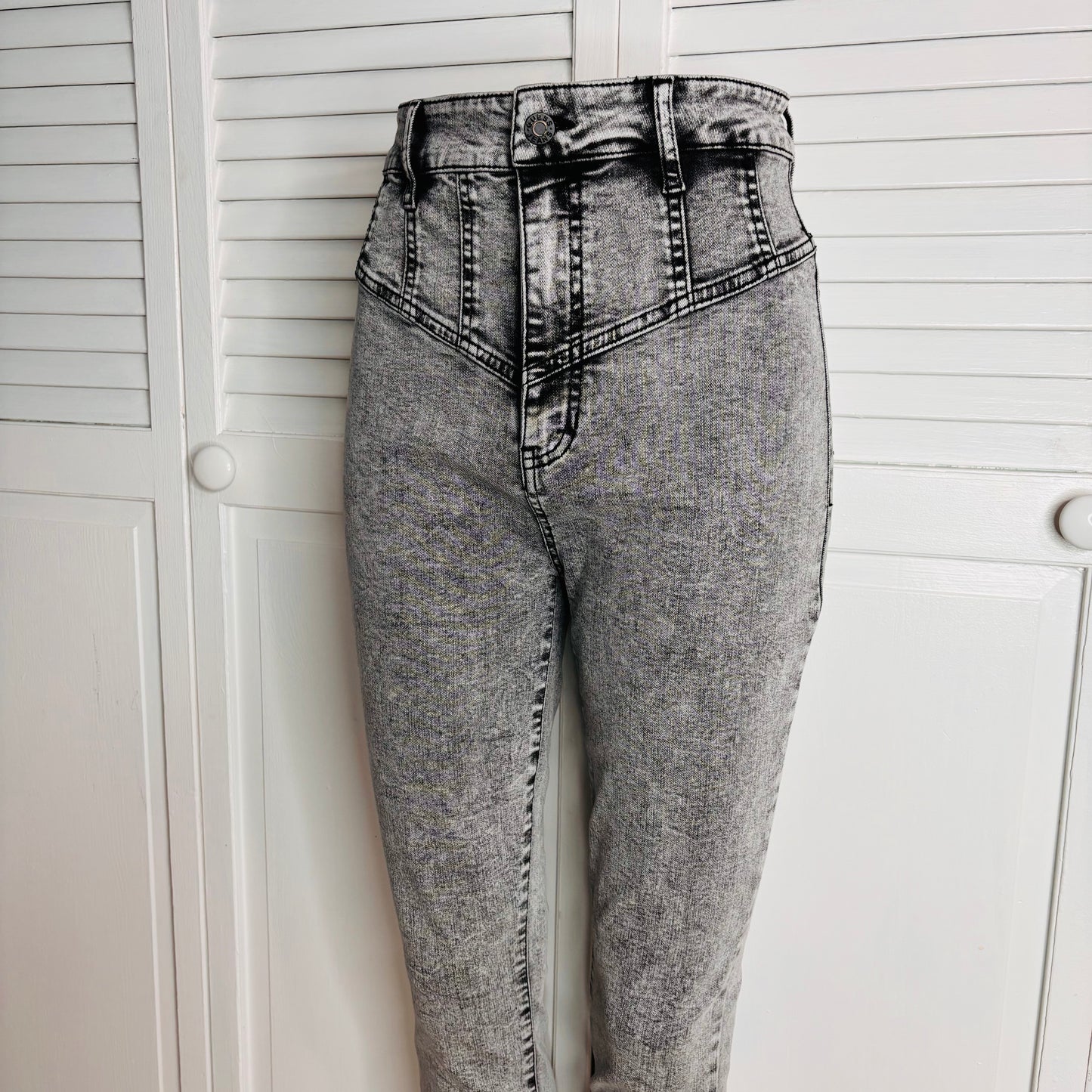 GUESS Bawa Gray Mom High Rise Jeans Size 29