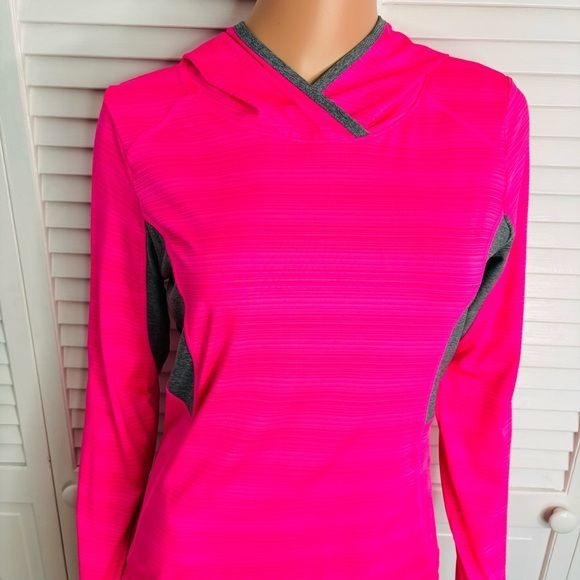 MONDETTA Pink Hooded Long Sleeve Lightweight Shirt Size Medium