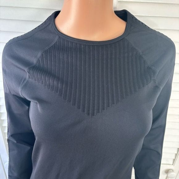 *New* FABLETICS Sync Seamless Long-Sleeve Black Top Size Small