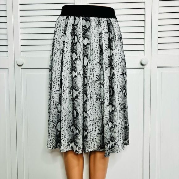 White House Black Market Chiffon Smocked Snake Print Boot Skirt Size 00