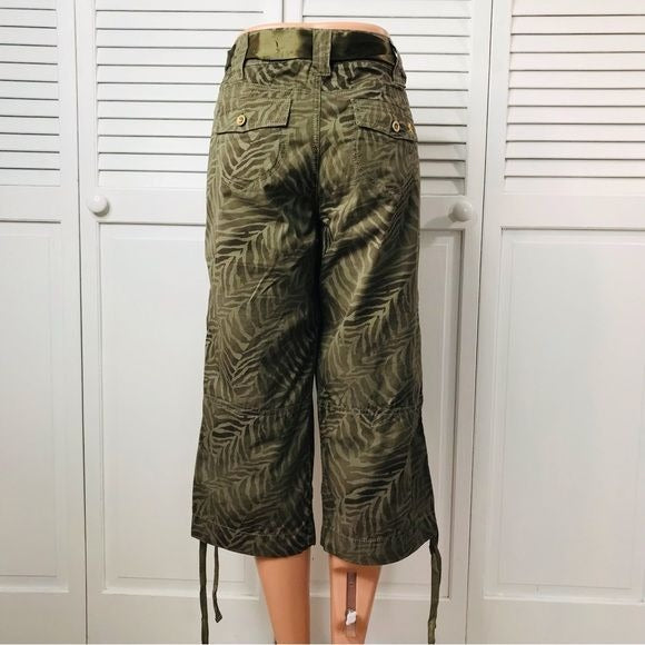 EXPRESS Green Zebra Belted Capris Pants Size 8