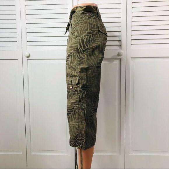 EXPRESS Green Zebra Belted Capris Pants Size 8