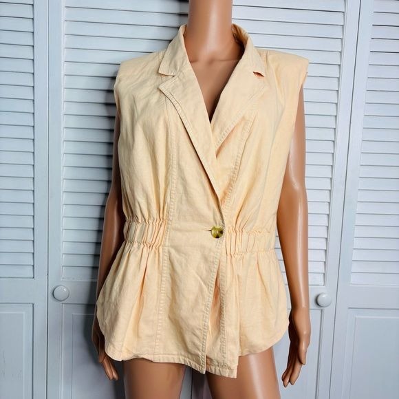 HABITUAL Peach Sleeveless Blazer Size Large