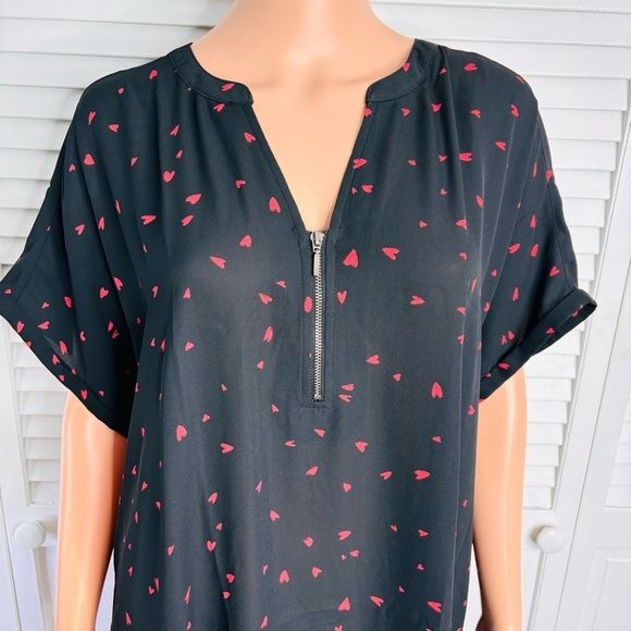 *NEW* MAURICES Geneva Heart Print Zipper Neck Blouse Size XXL