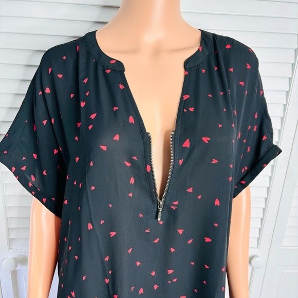 *NEW* MAURICES Geneva Heart Print Zipper Neck Blouse Size XXL