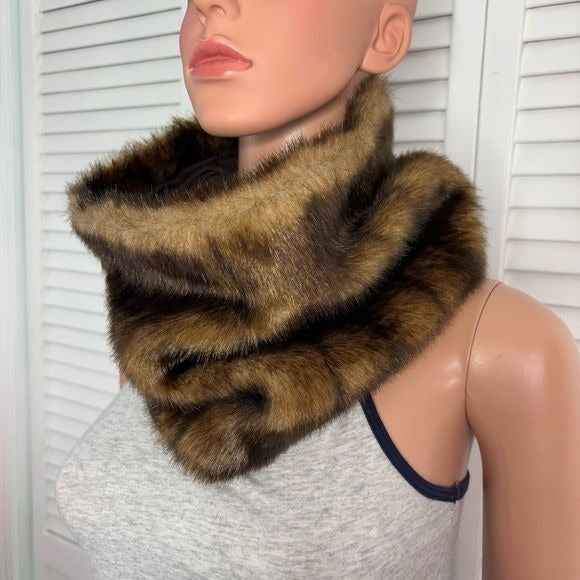 NEW YORK & COMPANY Brown Faux Fur Neck Warmer