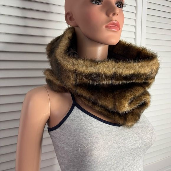 NEW YORK & COMPANY Brown Faux Fur Neck Warmer