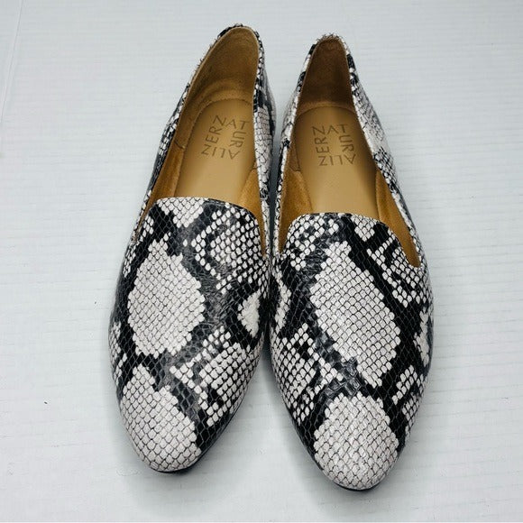 New NATURALIZER Lorna Loafers Flats in Alabaster Snake Print Size 8