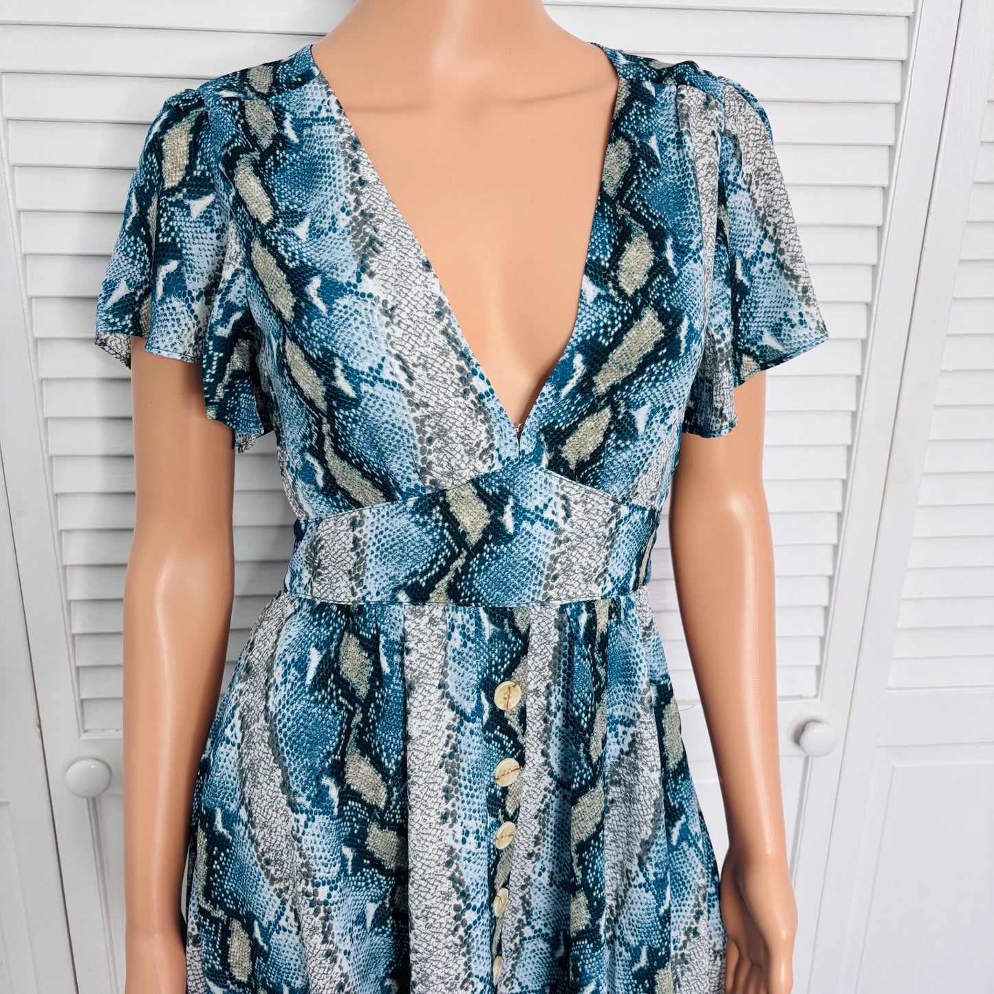 NEW BUDDY LOVE Alba Snakeskin Print Aquamarine Ruffled Dress Size XS