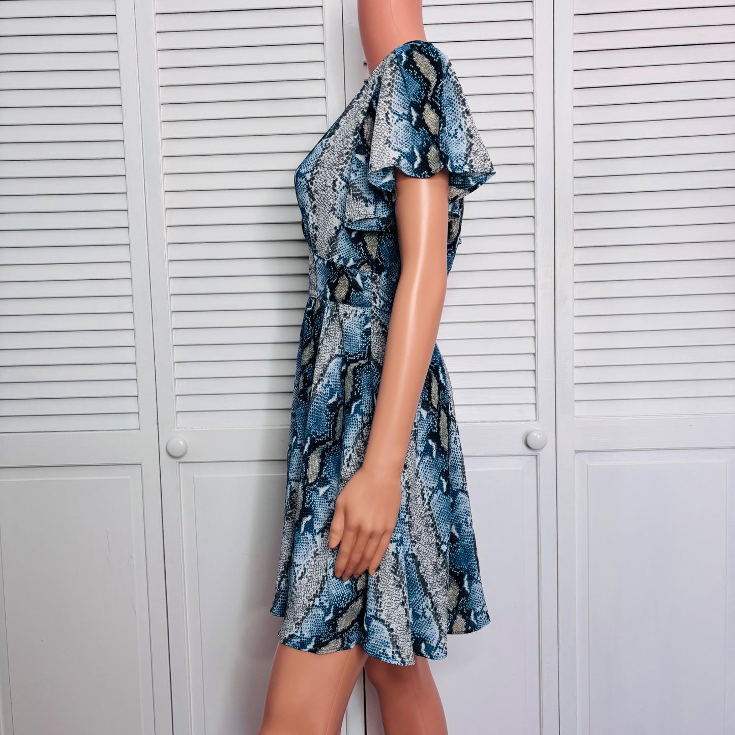 NEW BUDDY LOVE Alba Snakeskin Print Aquamarine Ruffled Dress Size XS
