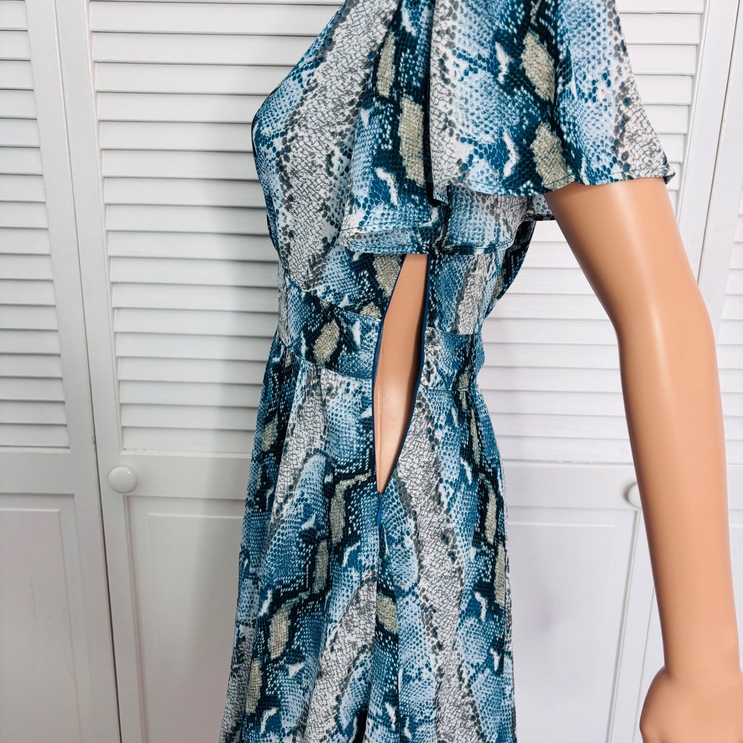 NEW BUDDY LOVE Alba Snakeskin Print Aquamarine Ruffled Dress Size XS