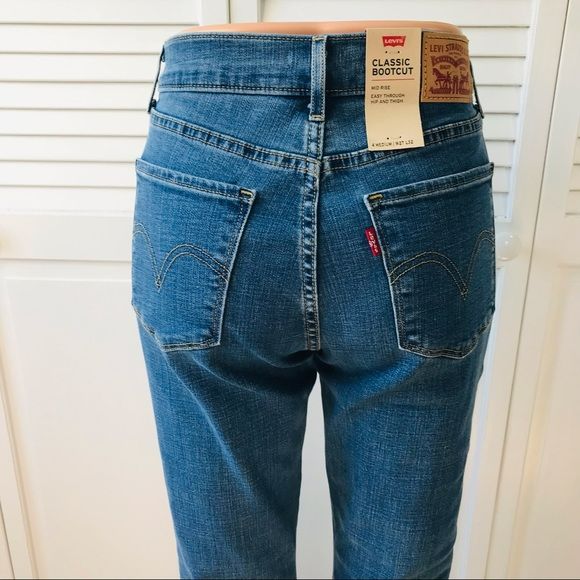 LEVI’S Blue Classic Bootcut Mid Rise Jeans Size 4 (new with tags)