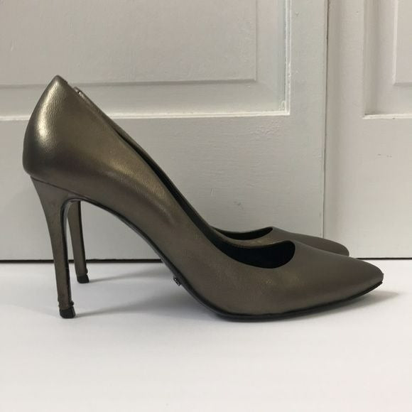 SHUTZ Gray Metallic Leather Pointed Toe Heels Size 37