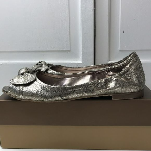 FRANCO SARTO Silver A Neighbor Plat Brush Open Toe Bow Flats Size 9M (new in box)