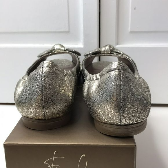 FRANCO SARTO Silver A Neighbor Plat Brush Open Toe Bow Flats Size 9M (new in box)