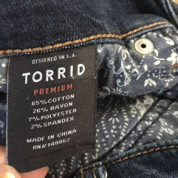 TORRID Premium Boyfriend Raw Hem Jeans Size 18