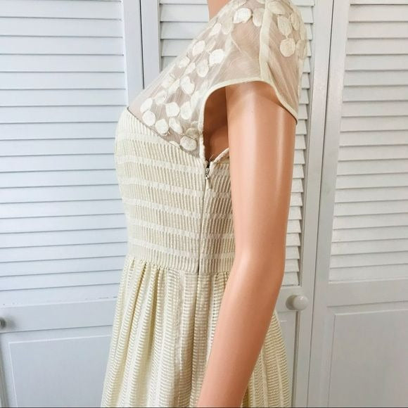 MOULINETTE SOEURS By Anthropologie Cream Short Sleeve Dress Size 4